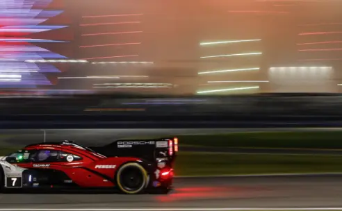 Amerikaanse racecultuur en Porsche succes komen samen in Daytona: derde overwinning op rij voor Porsche Penske Motorsport